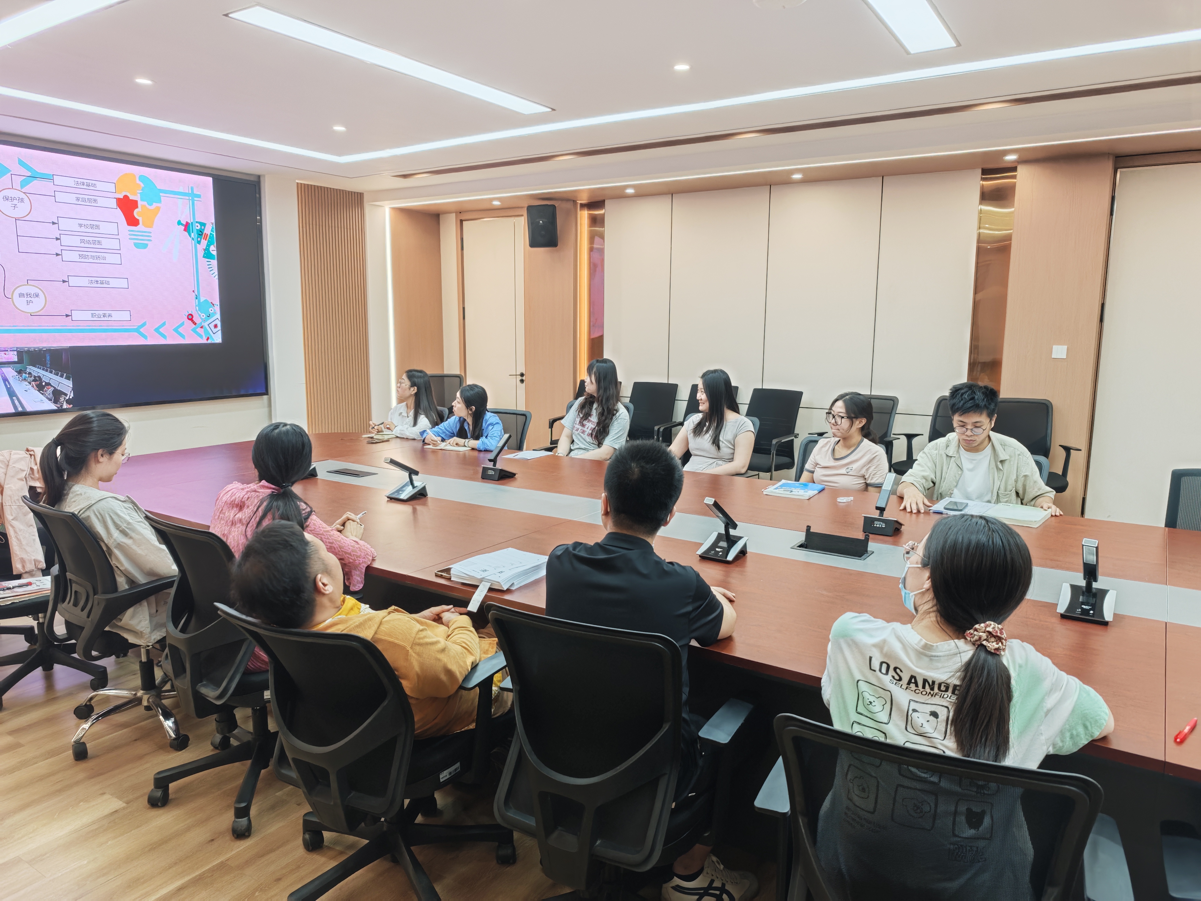 以法护航育人路 依法执教守底线——我校举办青年教师普法专题交